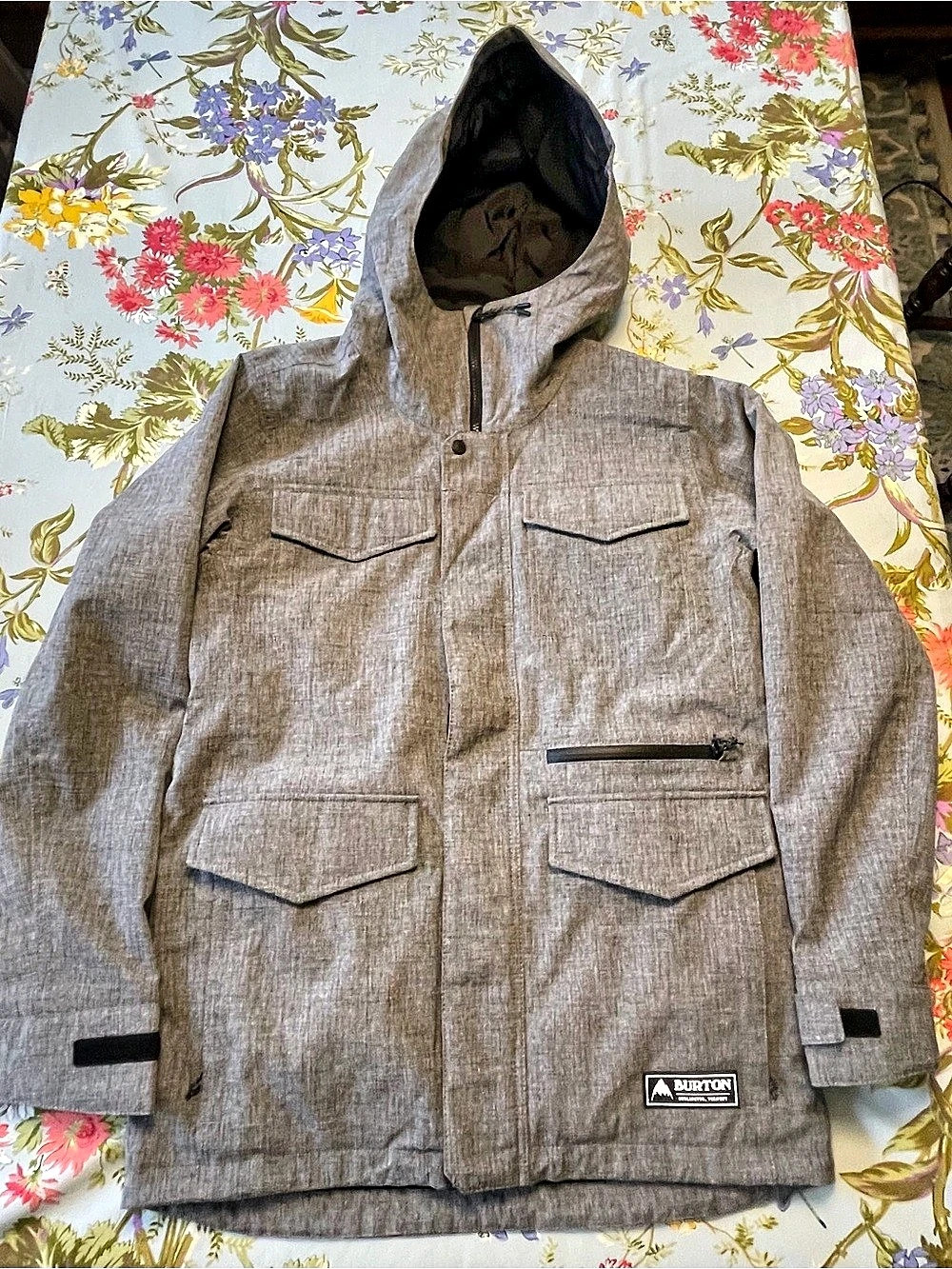 Burton Covert Snowboard Jacket Gray & Black Size Medium